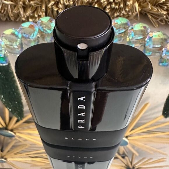 Prada Luna Rossa Black Eau de Parfum - 3.3 fl oz - Bold &
Sophisticated - Picture 11 of 17